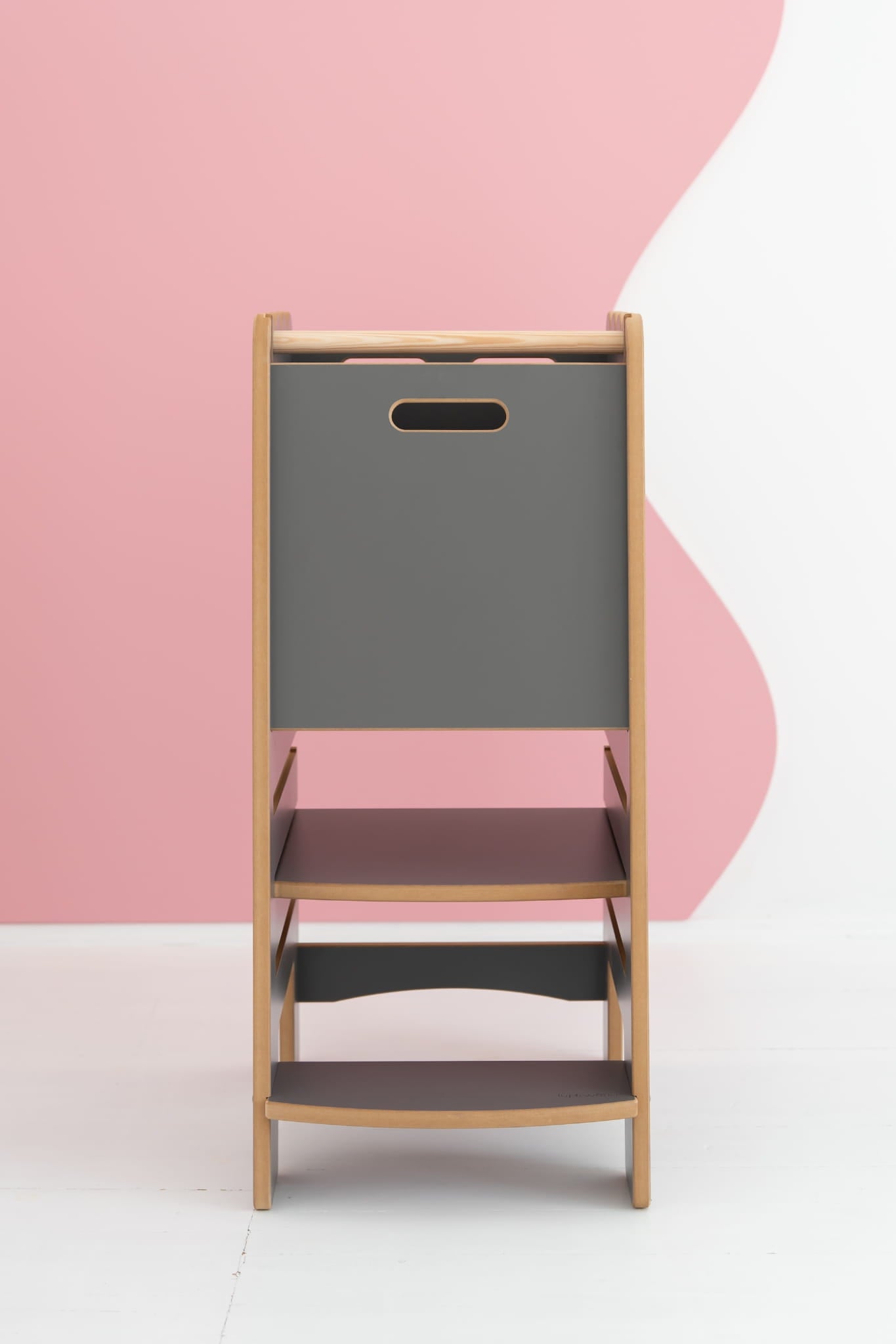 BUBBLE Montessori Lernturm in Grau mit Rüsche als sicherer Kitchen Helper aus Holz
