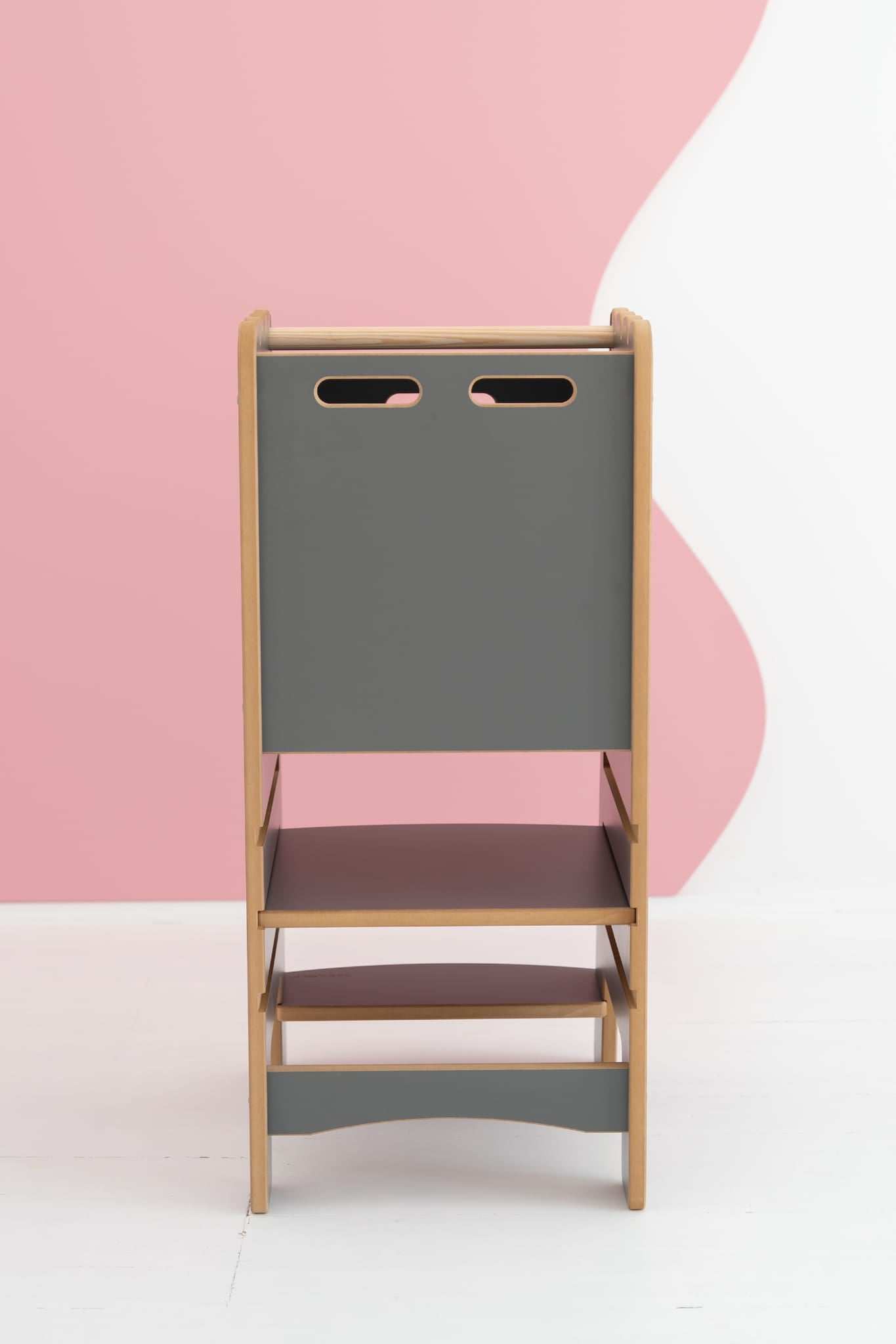 BUBBLE Montessori Lernturm in Grau mit Rüsche als sicherer Kitchen Helper aus Holz