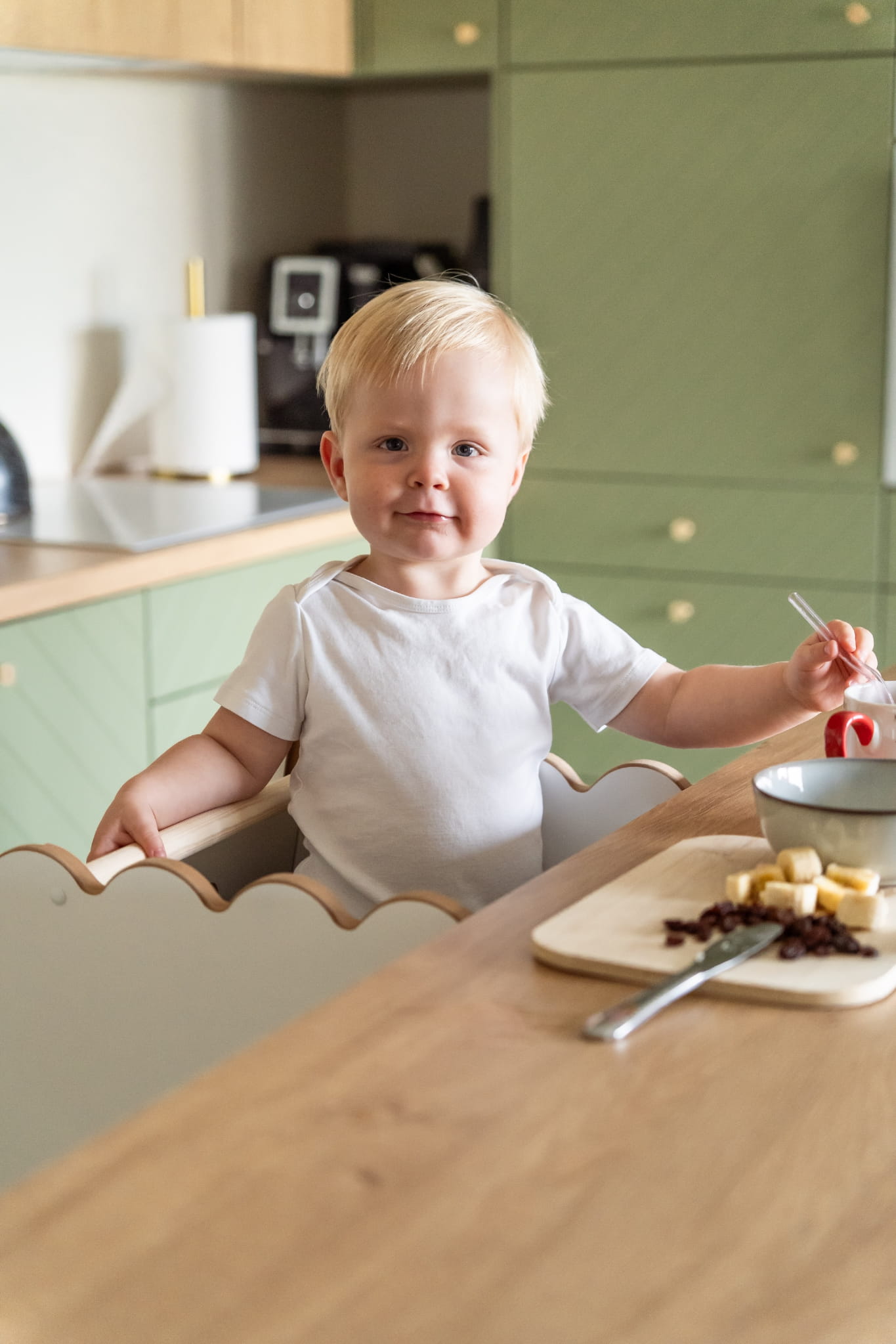 BUBBLE Montessori Lernturm mit Rüsche als sicherer Kitchen Helper aus Holz