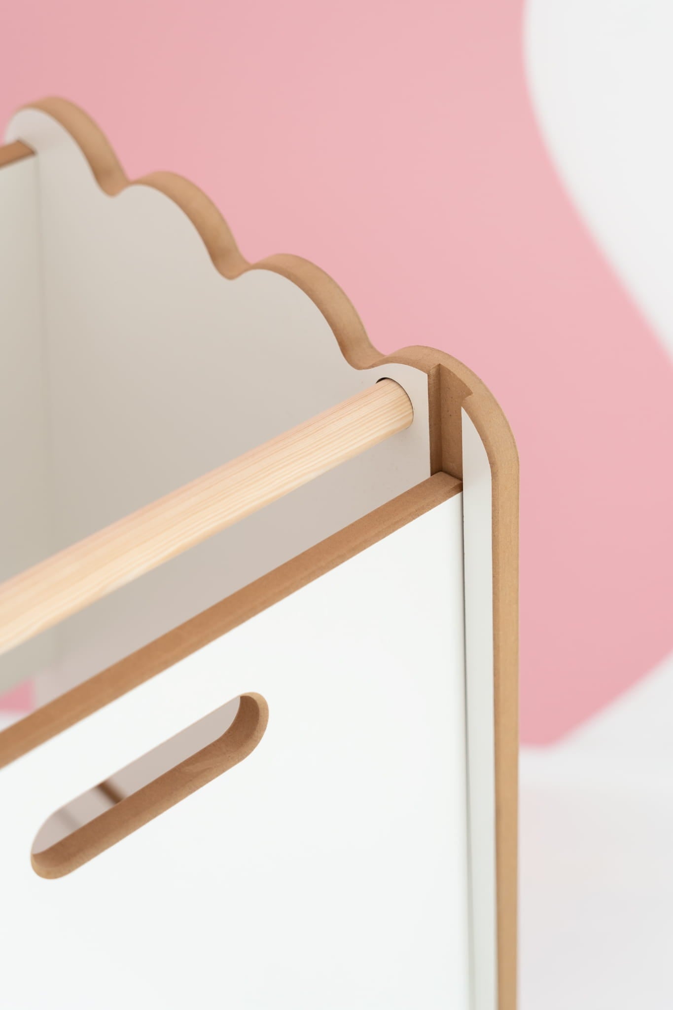 BUBBLE Montessori Lernturm mit Rüsche als sicherer Kitchen Helper aus Holz