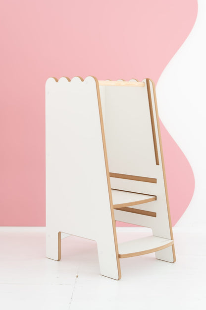 BUBBLE Montessori Lernturm mit Rüsche als sicherer Kitchen Helper aus Holz