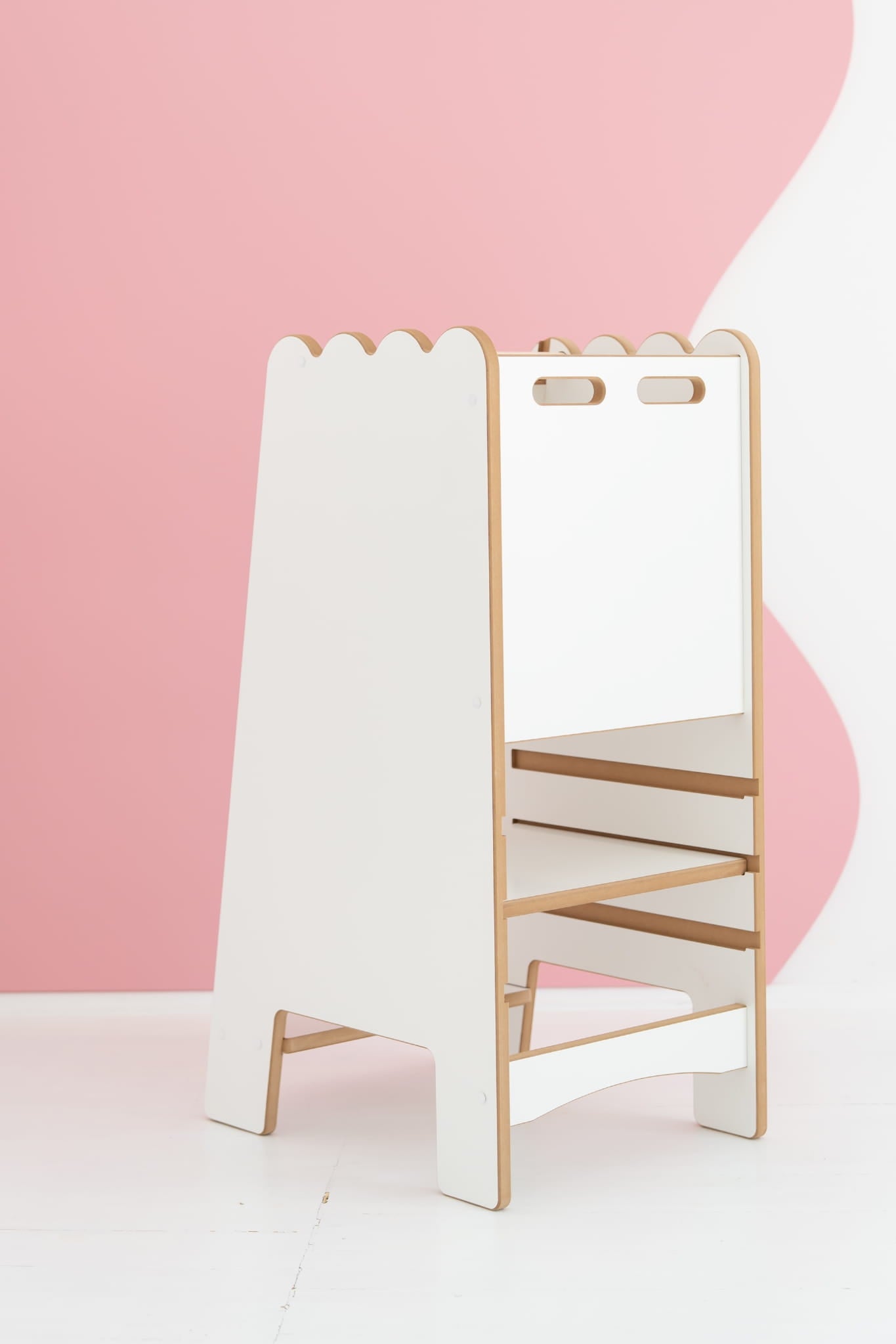 BUBBLE Montessori Lernturm mit Rüsche als sicherer Kitchen Helper aus Holz