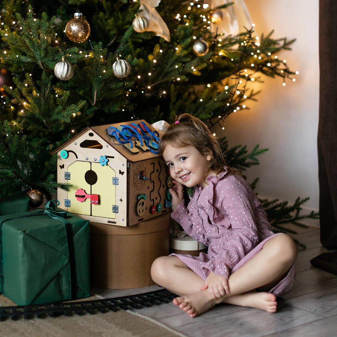 BusyBoard sensorisches Spielhaus Mini – Montessori Holzspielzeug mit über 20 Aktivitäten - BesonderesHoch2