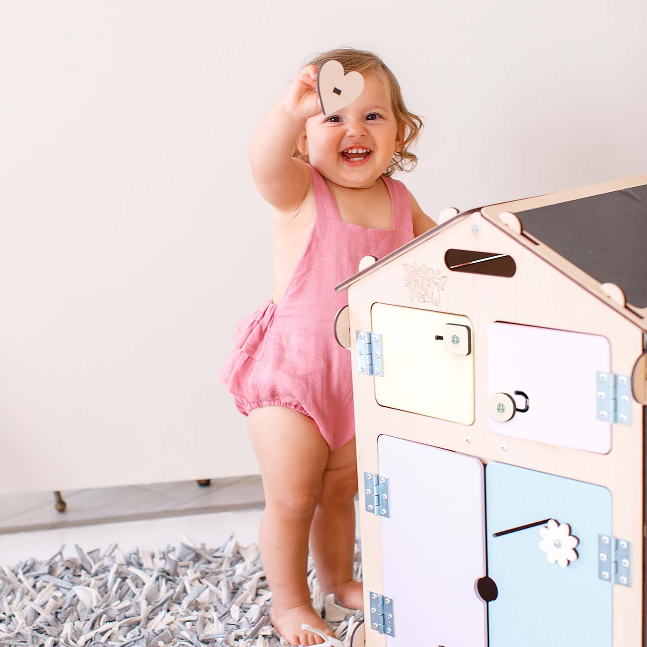 BusyBoard sensorisches Spielhaus Natura Pastell – Limitierte Montessori - Ausgabe mit über 30 Aktivitäten - BesonderesHoch2