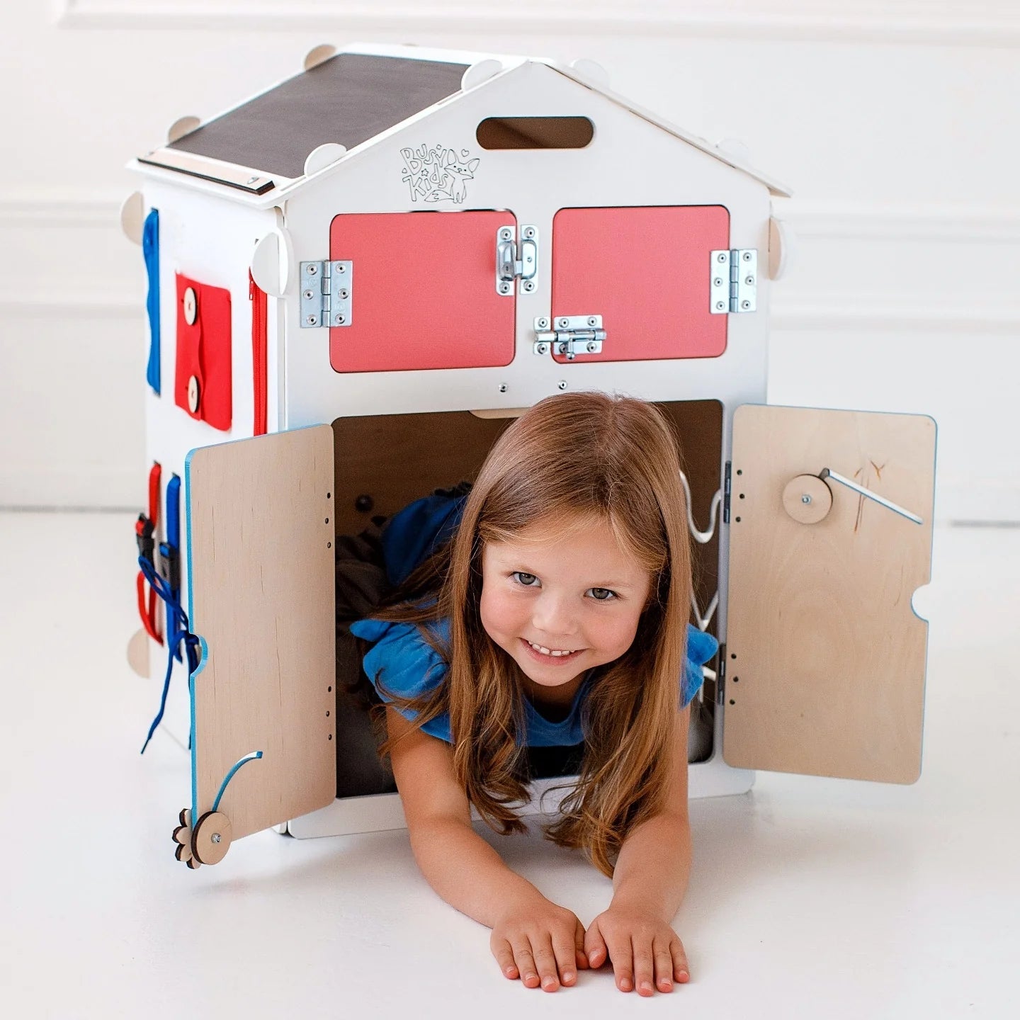 BusyBoard sensorisches Spielhaus Weiß – Montessori Holzspielzeug mit über 30 Aktivitäten - BesonderesHoch2