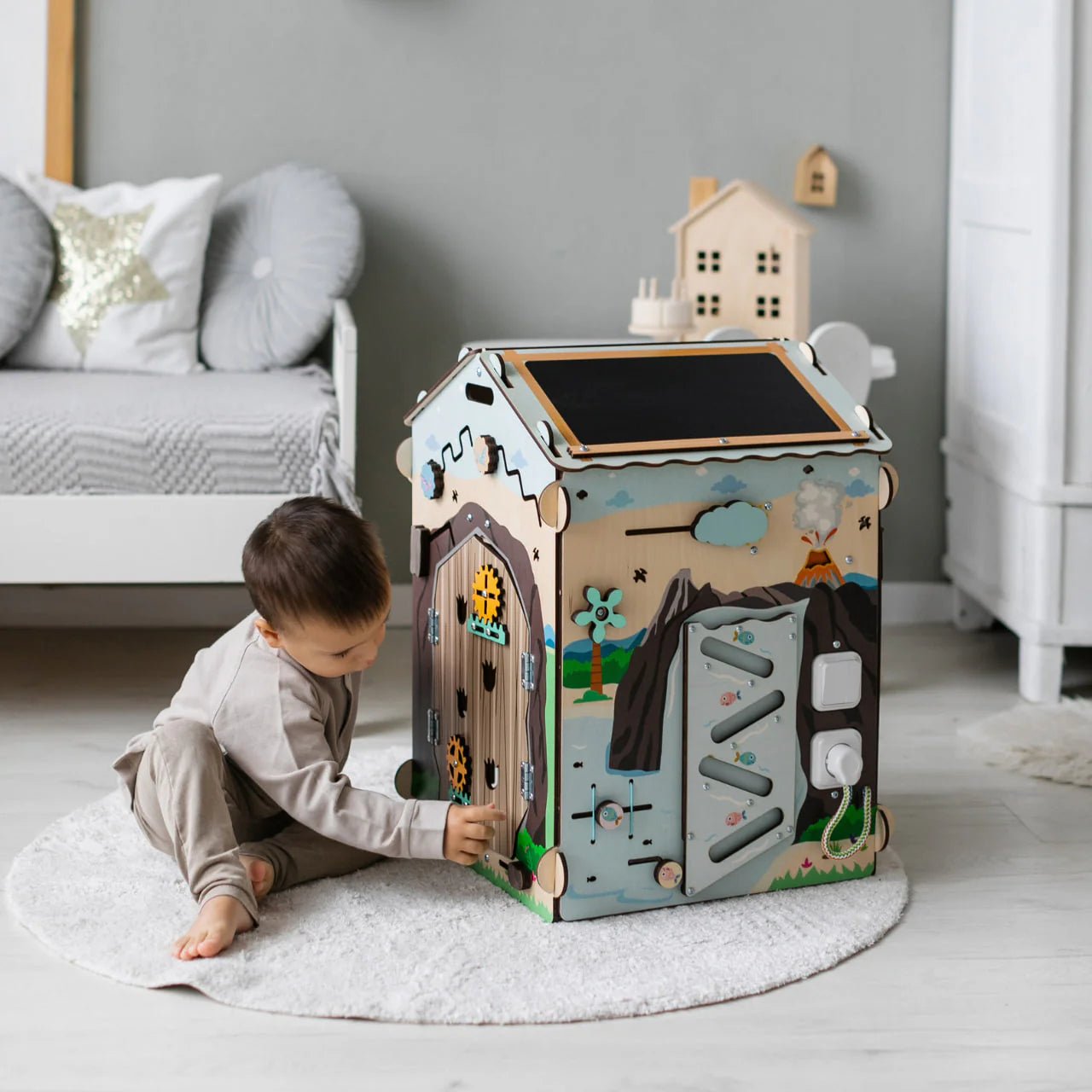 Busyboard Spielhaus DINO mit Beleuchtung – Montessori Holzspielzeug ab 1 Jahr - BesonderesHoch2