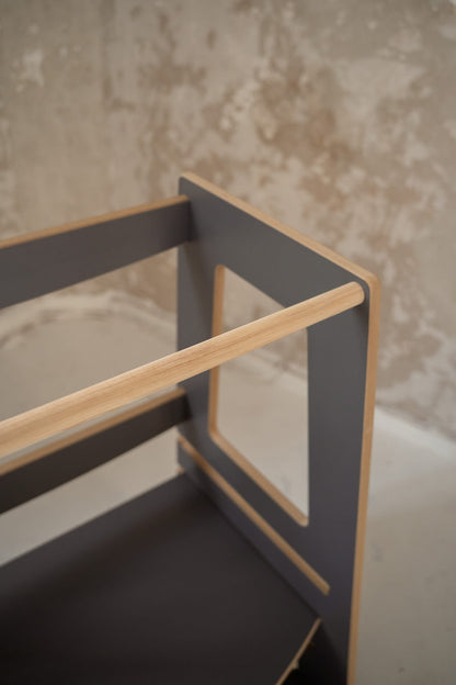 DOUBLE Montessori Lernturm in Grau für zwei Kinder als Kitchen Helper aus Holz