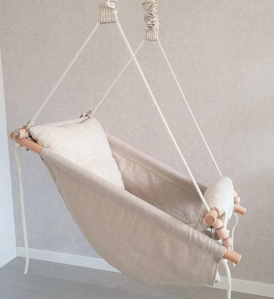 Große Babyschaukel Hängematte aus Leinen, beige gestreift