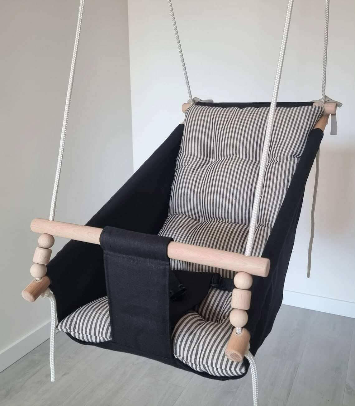Große schwarze Babyschaukel aus Leinen, schwarz gestreift - BesonderesHoch2