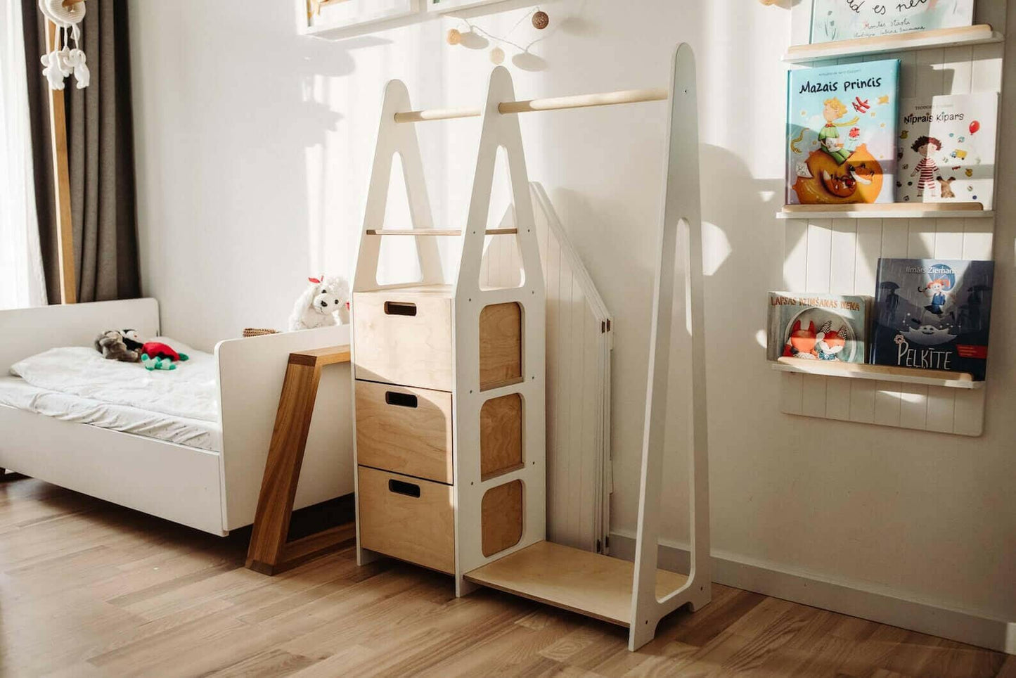 Kindergarderobe mit Ablage, Montessori Möbel, Kleiderschrank - BesonderesHoch2