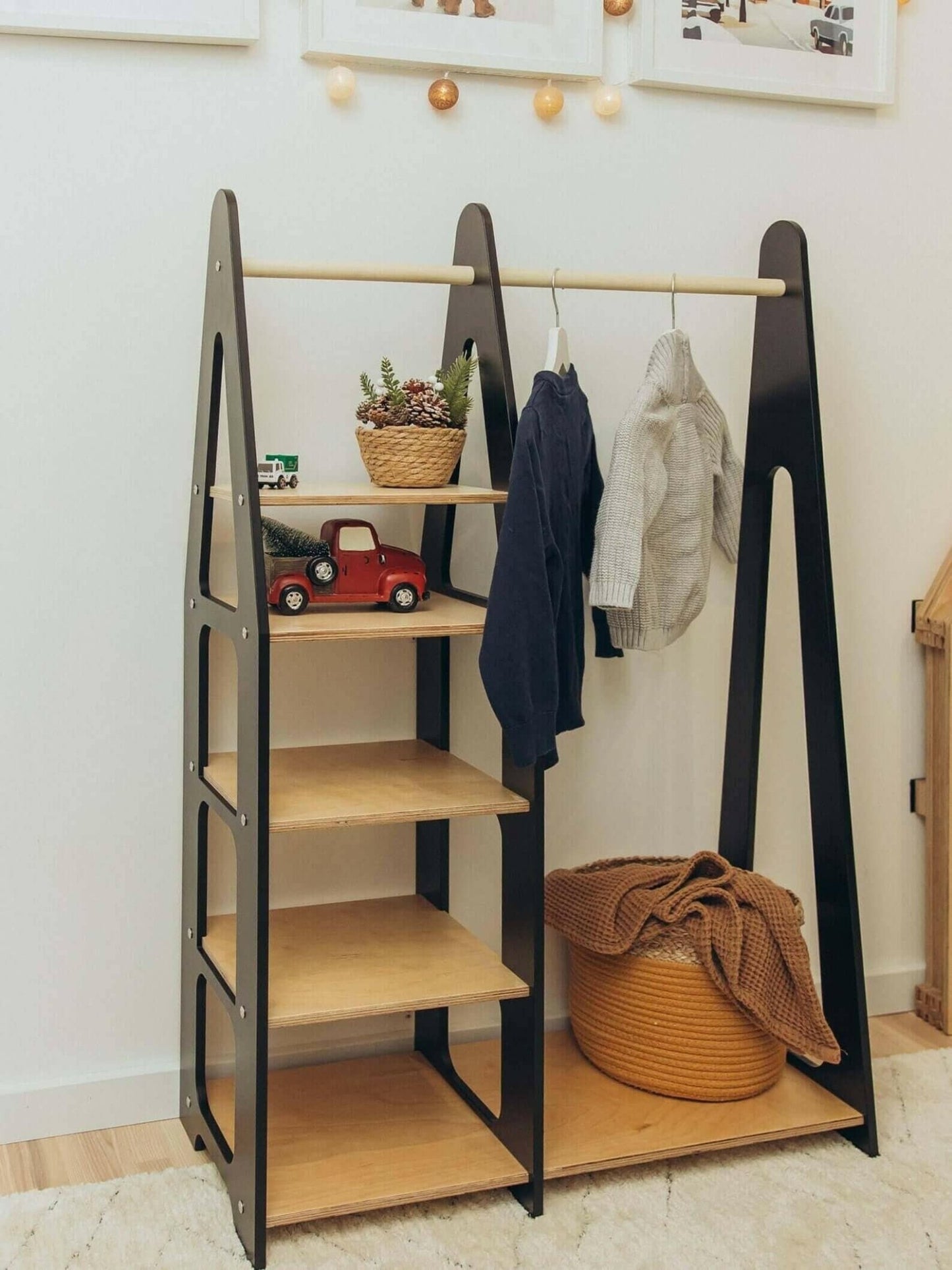 Kindergarderobe mit Ablage, Montessori Möbel, Kleiderschrank - BesonderesHoch2