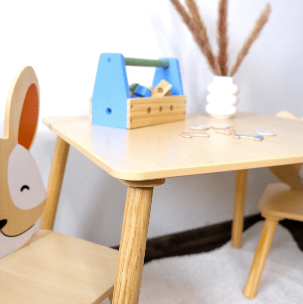 Kindertisch mit 2 Stühlen - BesonderesHoch2