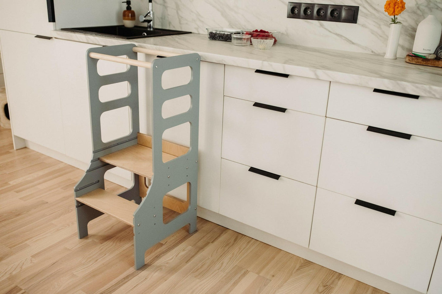 Lernturm, Küchenhelfer, Learning Tower, Montessori Turm, höhenverstellbar - BesonderesHoch2