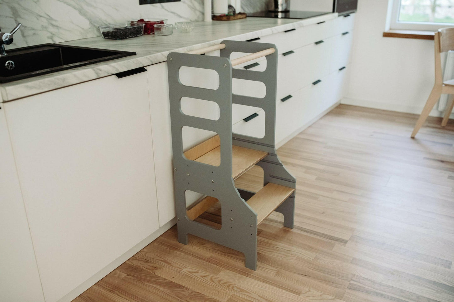 Lernturm, Küchenhelfer, Learning Tower, Montessori Turm, höhenverstellbar - BesonderesHoch2