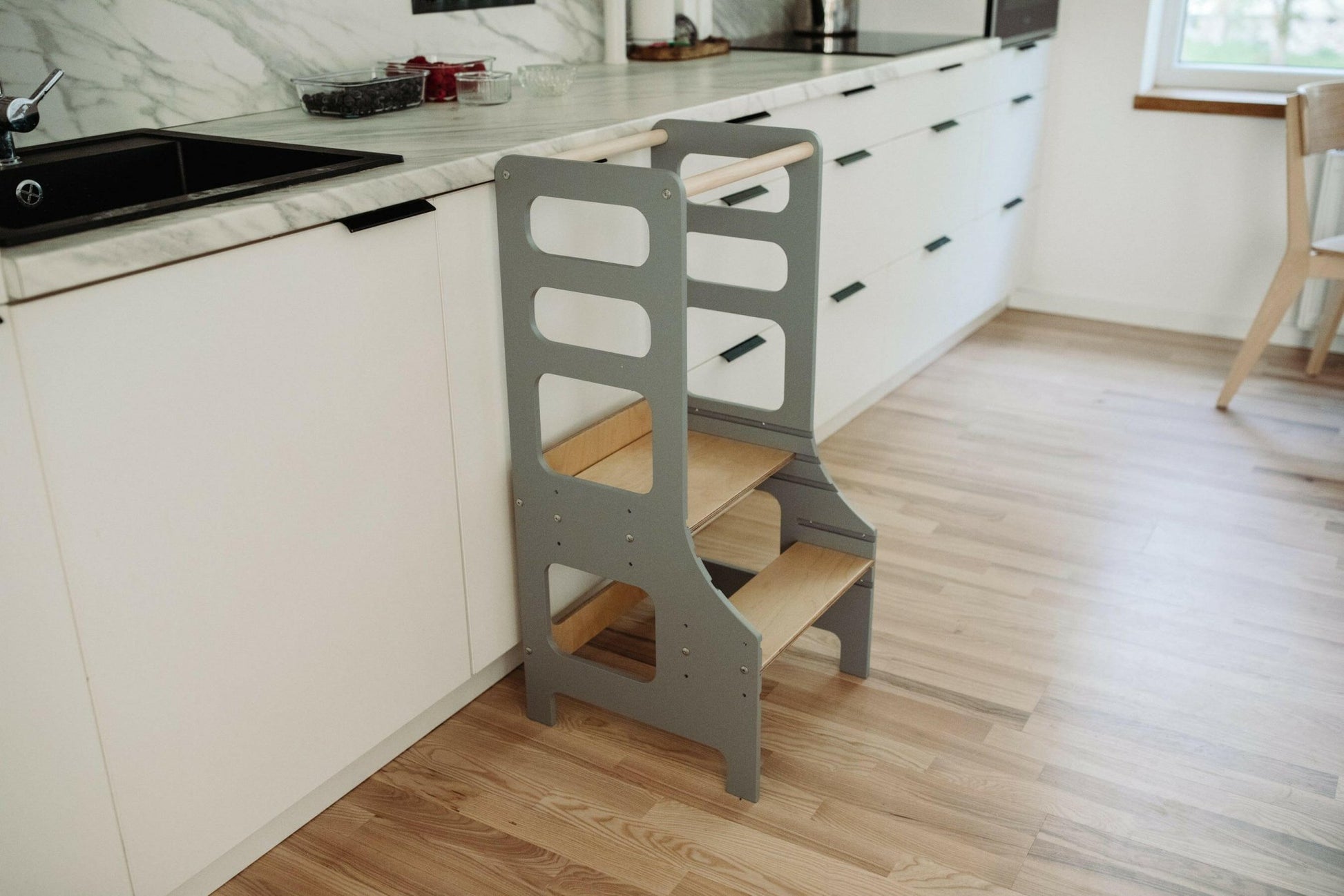 Lernturm, Küchenhelfer, Learning Tower, Montessori Turm, höhenverstellbar - BesonderesHoch2