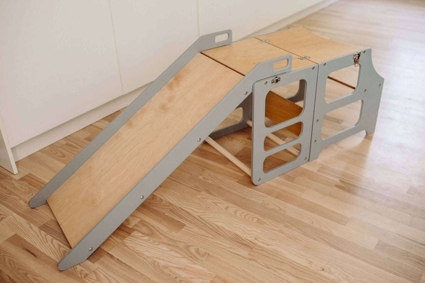 Montessori Lernturm, 3 in 1, Montessori Turm, Rutsche Duck Woodworks Küchenturm mit Rutsche Grau 