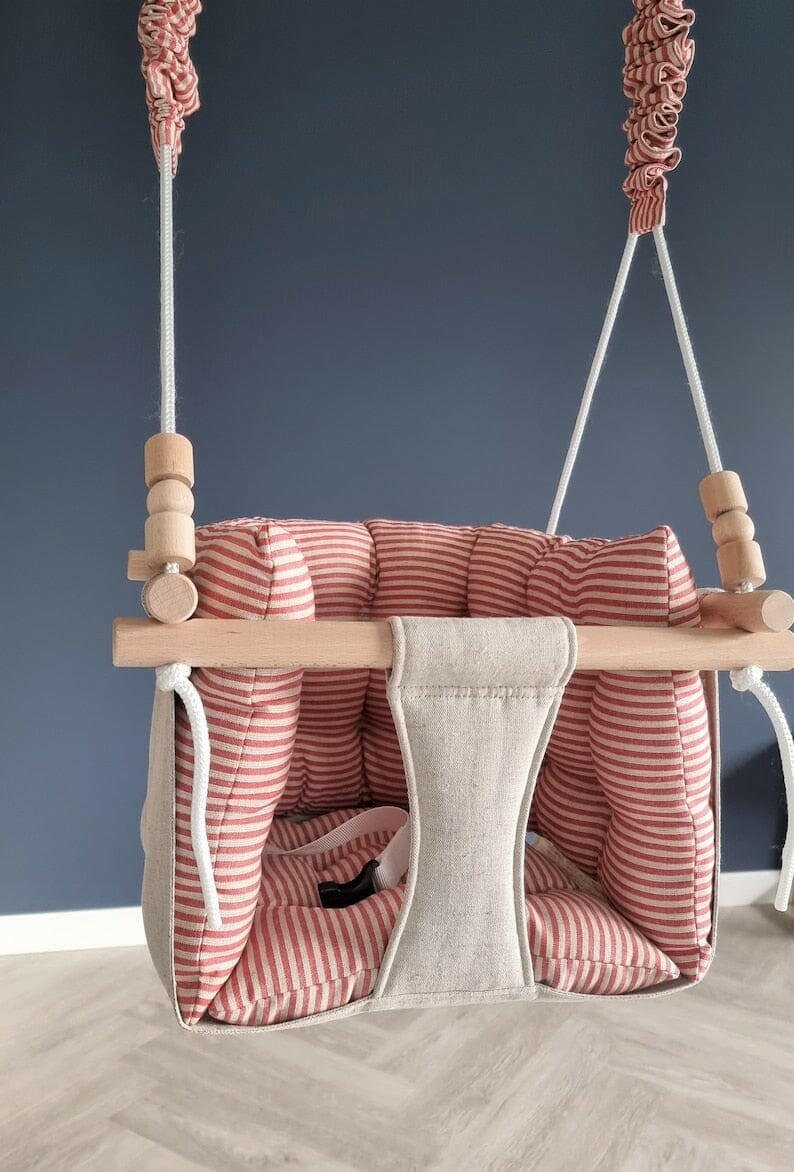 Premium Babyschaukel aus Leinen, Rot gestreift - BesonderesHoch2