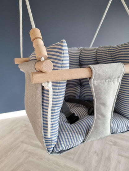 Premium Babyschaukel aus Polyester mit blauen Streifen - BesonderesHoch2