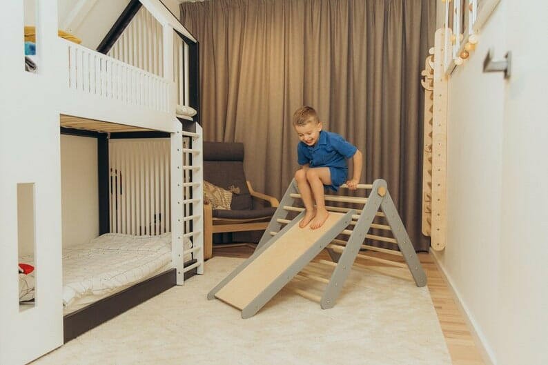 Sprossenwand & Kletterdreieck mit Rutsche, Pikler Dreieck - BesonderesHoch2