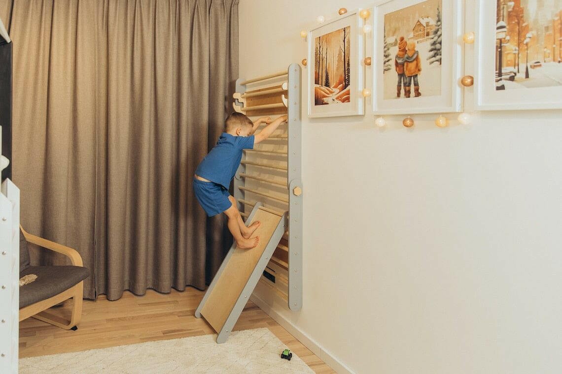 Sprossenwand & Kletterdreieck mit Rutsche, Pikler Dreieck - BesonderesHoch2