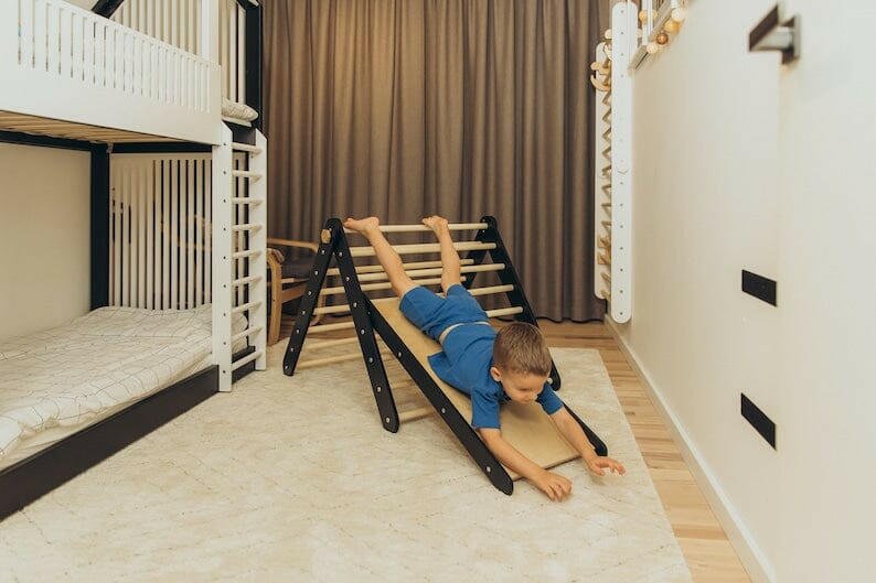 Sprossenwand & Kletterdreieck mit Rutsche, Pikler Dreieck - BesonderesHoch2