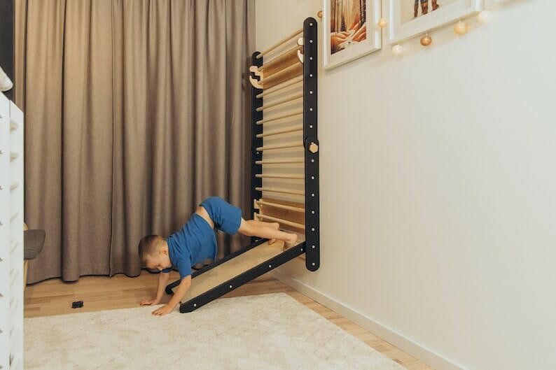 Sprossenwand & Kletterdreieck mit Rutsche, Pikler Dreieck - BesonderesHoch2