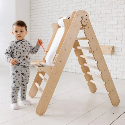 Montessori Staffelei mit Kinderstuhl – Kunsttisch für Goodevas Kletterdreieck
